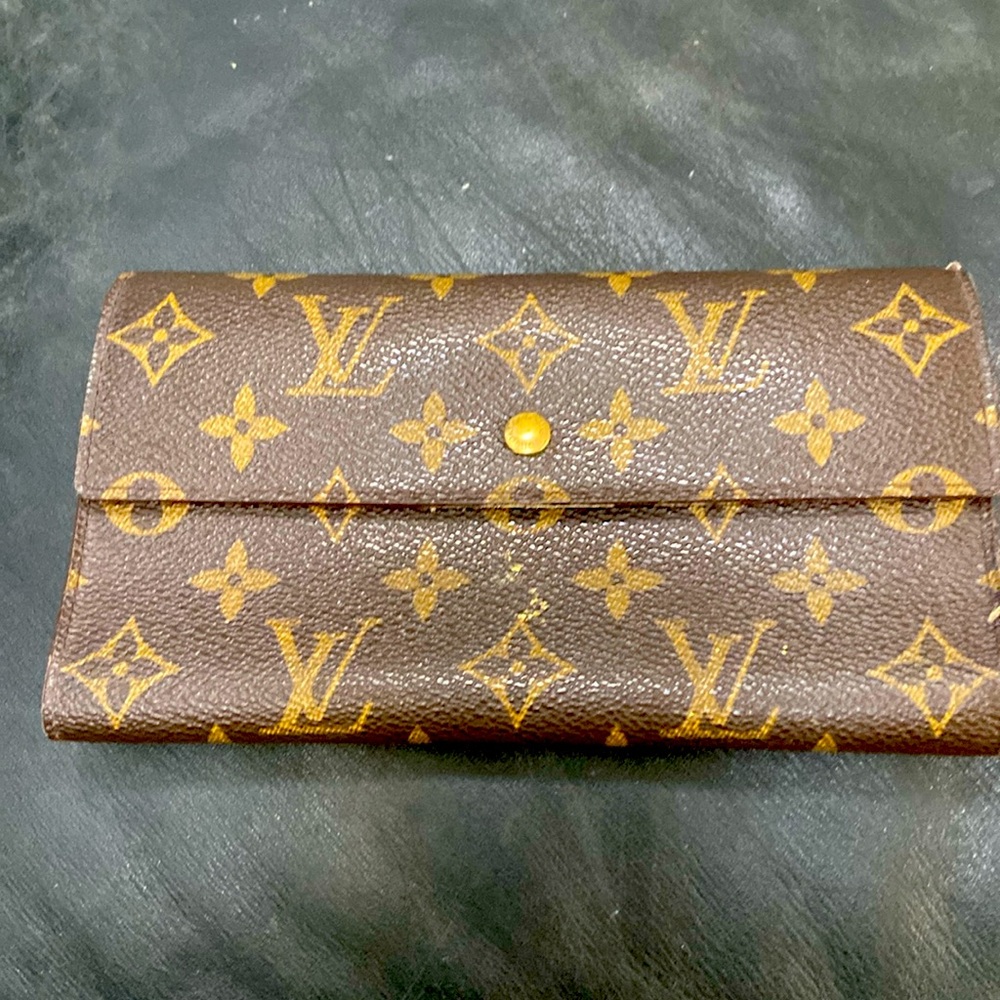 LV long wallet